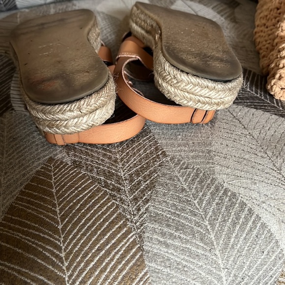 Size 34 Zara leather and jute platform sandal.  US size 4.5. Good condition. - Picture 6 of 12